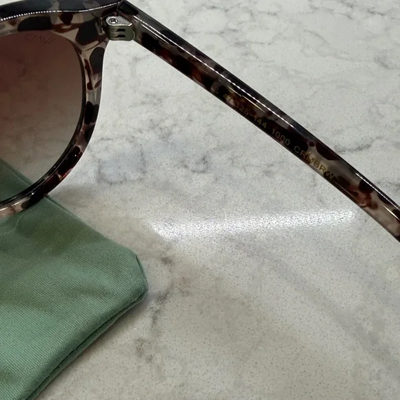 WMP Tortoise Sunglasses, Very trendy & cute!! - Picture 7 of 7